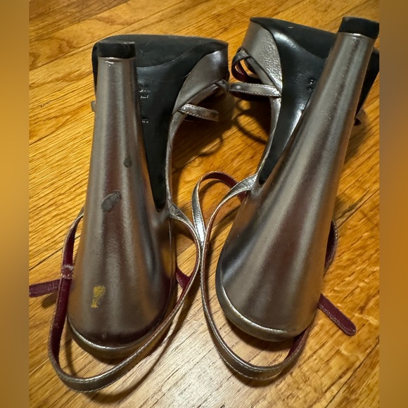 Prada Metallic Ankle Strap Heel - Silver shoes with crossed straps - Picture 7 of 16